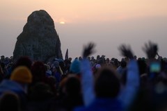 Święto w Stonehenge. Tysiące ludzi czeka na letnie przesilenie