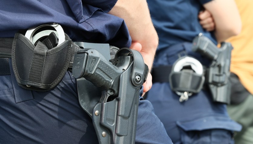 Świętokrzyscy policjanci postrzelili atakującego ich mężczyznę