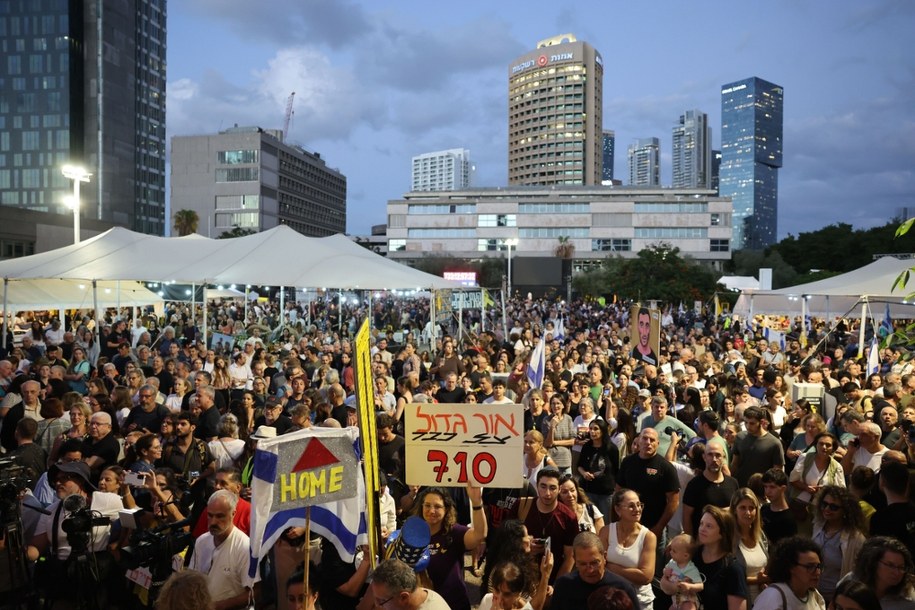 Świętowanie porozumienia w Tel Awiwie /ABIR SULTAN /PAP/EPA