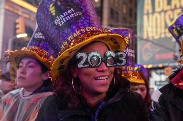 Świętujący na nowojorskim Times Square /SARAH YENESEL /PAP/EPA