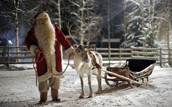 Święty Mikołaj i Rudolf - zdjęcie /AFP