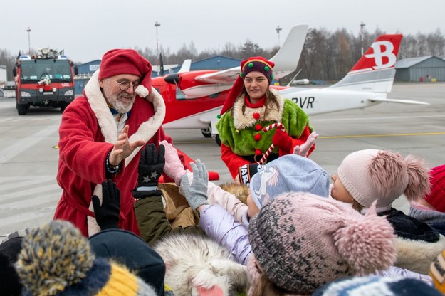 Święty Mikołaj od poniedziałku jest w Polsce - wylądował na lotnisku w Łodzi /lodz.pl /Materiały prasowe