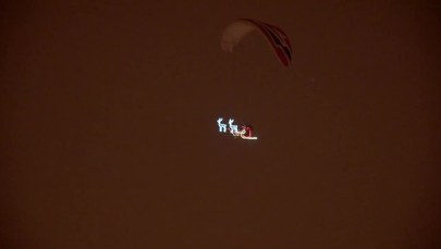 Święty Mikołaj przeleciał nad Białymstokiem. Zobaczcie mistrza świata w akcji!