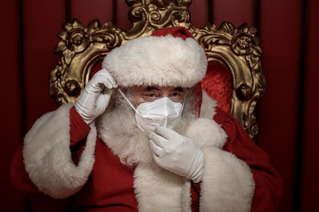 Święty Mikołaj w czasach pandemii /BIEL ALINO  /PAP/EPA