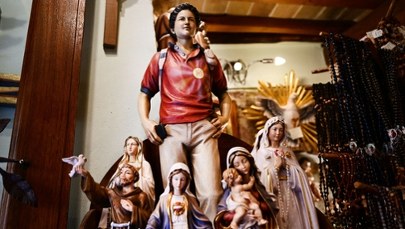 Święty w dżinsach i trampkach. Nowa era w Kościele?