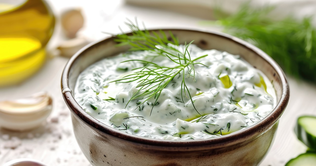 Świeża, wiosenna pasta benedyktyńska z ogórkami /xtrekx /123RF/PICSEL