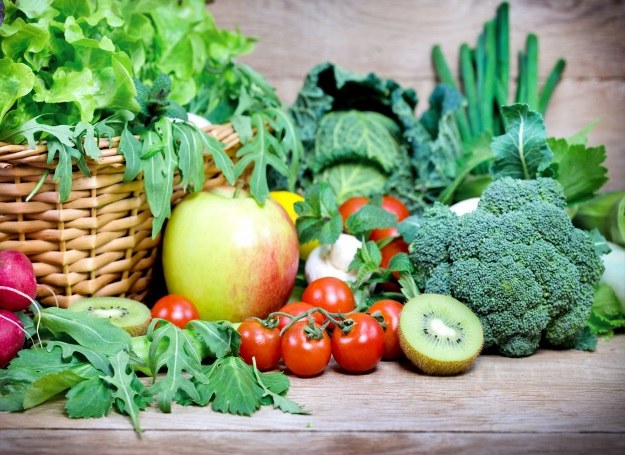 Świeże warzywa i owoce potrafią przedłużyć życie nawet o 4 lata! /123RF/PICSEL
