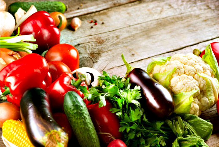 Świeże warzywa to podstawa dla sałatki - podstawowego dania tej diety /123RF/PICSEL