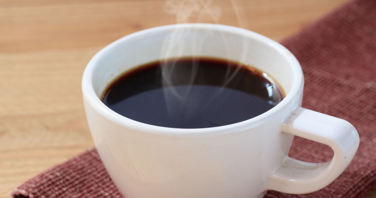 Świeżo parzona kawa to źródło antyoksydantów, które wspierają serce i układ nerwowy /123RF/PICSEL