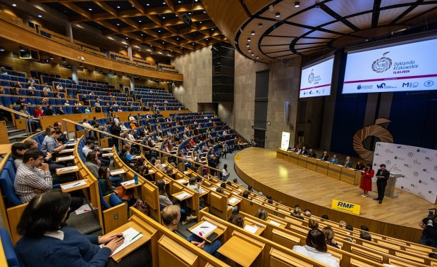 "Świeżo stężały śryż na jeziorze Świerzno". Mamy tekst IX Dyktanda Krakowskiego