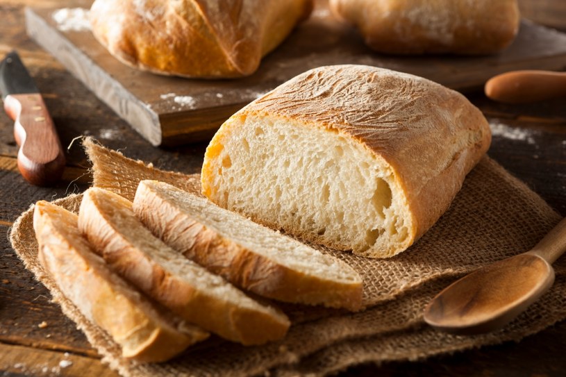 Świeży chleb smakuje najlepiej /123RF/PICSEL