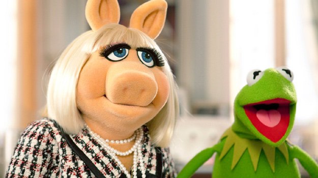 Świnka Piggy i żaba Kermit życzą Wesołych Świąt /materiały dystrybutora