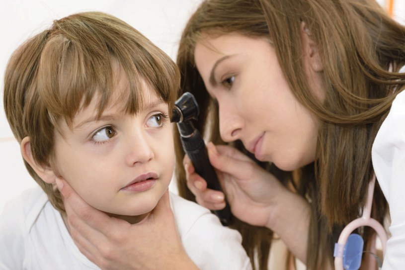 Świnka, różyczka lub grypa mogą powodować niedosłuch u dzieci /123RF/PICSEL