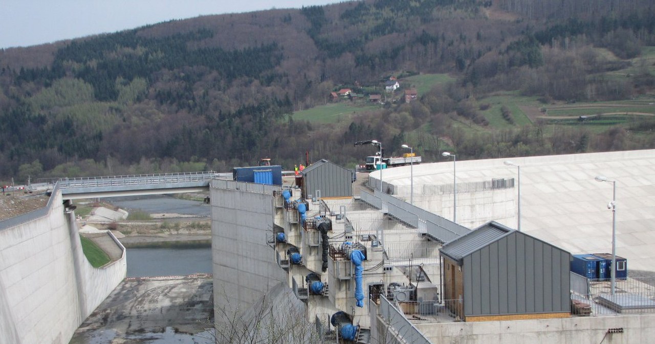 Świnna Poręba: Ludzie wciąż nie mogą się wyprowadzić z terenu budowy zbiornika