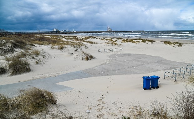 Świnoujście: Władze miasta chcą kompromisu w sprawie dostępu do plaży i zabytków