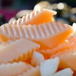 Sycąca przekąska, która smakuje jak toffi. Owoc w sam raz dla seniorów, pomaga na bóle reumatyczne