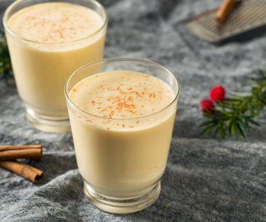Sycący trunek świąteczny. Idealny na sfatygowane gardło, fatalny dla poziomu cukru i cholesterolu 