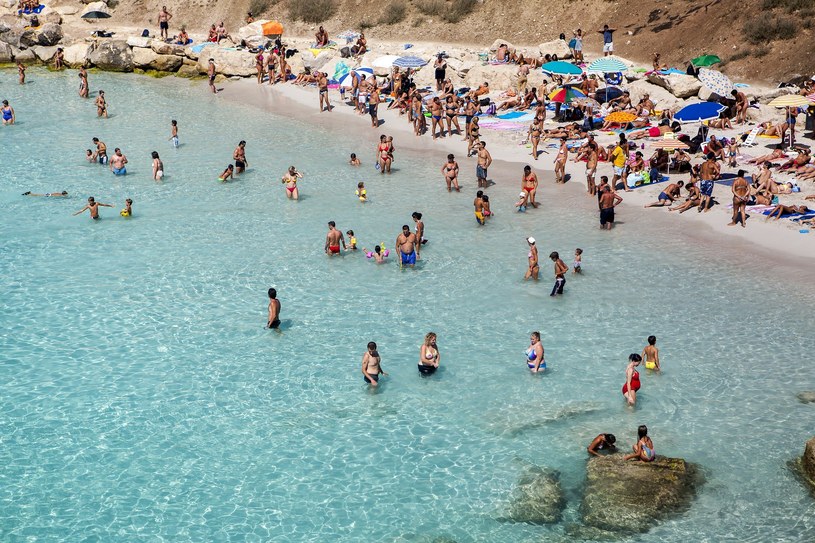 Sycylijska plaża; zdj. ilustracyjne /Cubo Images /East News