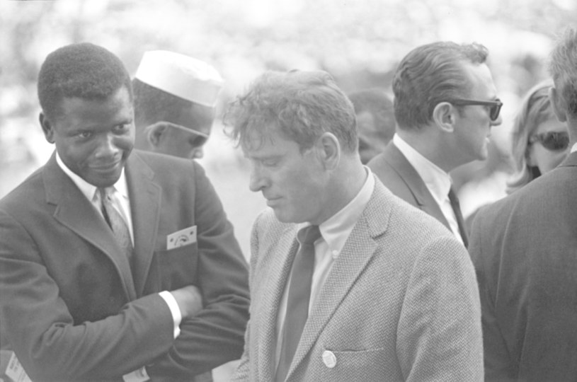Sydney Poitier i Burt Lancaster podczas marszu Martina Luthera Kinga na Waszyngton w 1963 roku /Roosevelt H. Carter /Getty Images