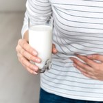 Sygnały, że nie tolerujesz kazeiny. Na liście pokrzywka, bóle, duszność
