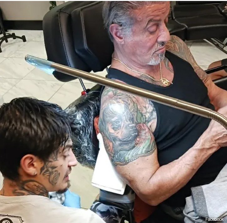 Sylvester Stallone ma nowy tatuaż /Facebook