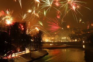 Sylwester 2021. Co wolno, a czego nie? Najnowsze zalecenia GIS