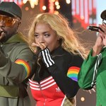 "Sylwester Marzeń" odbija się czkawką TVP! Stacja musi tłumaczyć się przed KRRiT! Chodzi o tęczowe opaski Black Eyed Peas!