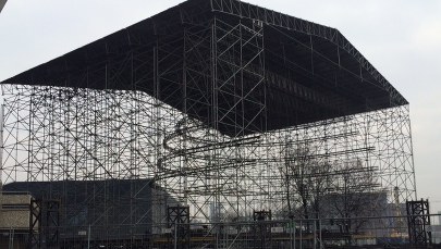 Sylwestrowa Moc Przebojów z RMF FM w Katowicach. Gigantyczna scena powstaje obok Spodka