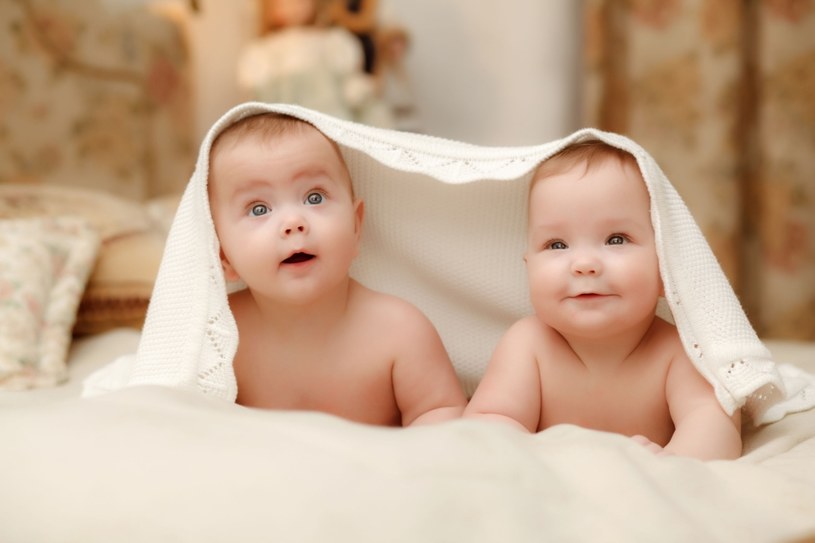 Sylwestrowe bliźnięta są wręcz podwójnie wyjątkowe! /123RF/PICSEL