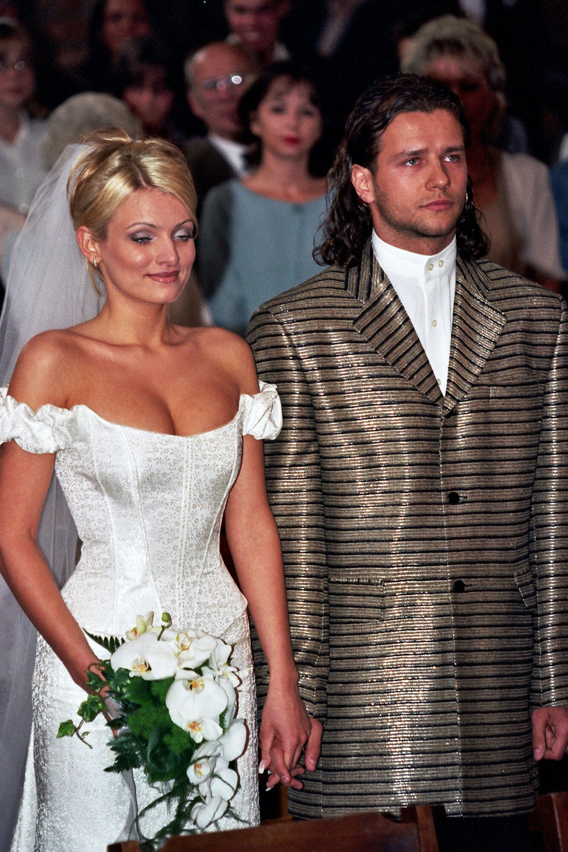Sylwia Majdan i Radosław Majdan w dniu ślubu, 1998 r. /Robert Stachnik /Reporter