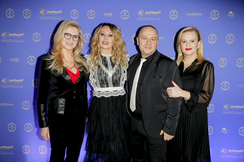 Sylwia Wysocka, Monika, Monika Jarosińska, Robert Fajst i Małgorzata Sadowska na Gali Marki Roku 2022. /Podlewski /AKPA