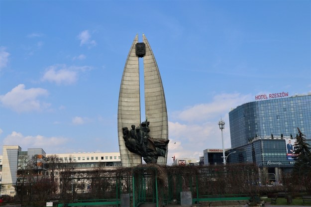 Symbol Rzeszowa, słynny pomnik Czynu Rewolucyjnego /Jacek Skóra /RMF FM