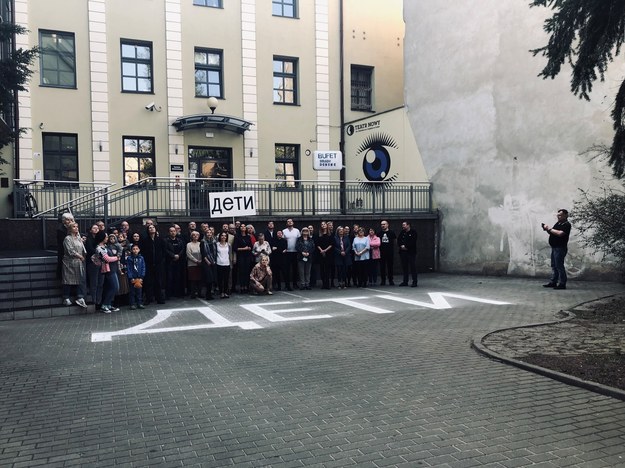 Symbol solidarności Teatru Nowego z Ukrainą /Agnieszka Wyderka /RMF FM