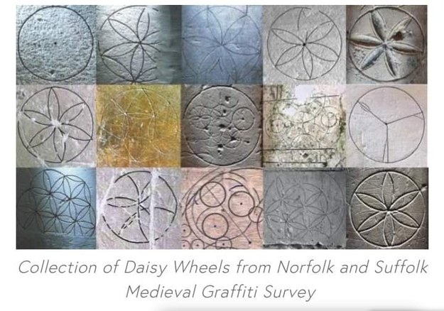 Symbole podobne do tych na Wawelu odkryto także w Anglii. /Norfolk Medieval Graffiti Survey /