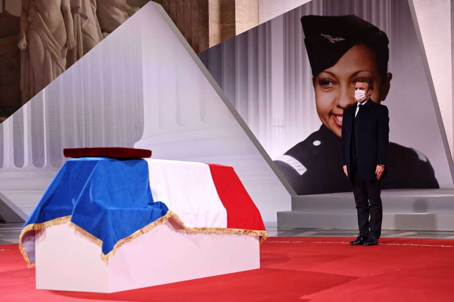 Symboliczna trumna Jospehine Baker /SARAH MEYSSONNIER /PAP/EPA