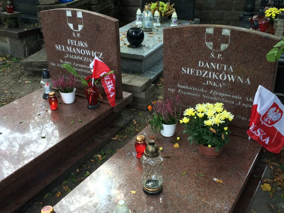 Symboliczne groby "Inki" i "Zagończyka" /Kuba Kaługa /RMF FM