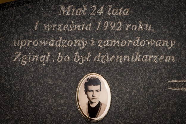 Symboliczny grób Jarosława Ziętary / 	Tytus Żmijewski    /PAP