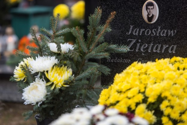 Symboliczny grób Jarosława Ziętary /Tytus Żmijewski /PAP