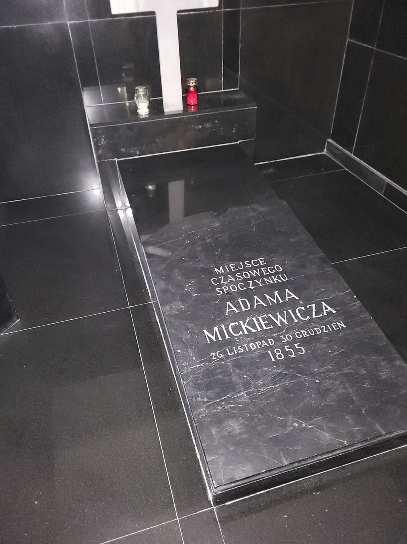 Symboliczny grób polskiego wieszcza na tureckiej ziemi /Dominik Ganczarski /INTERIA.PL