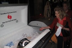 Symboliczny pogrzeb huraganu Katrina