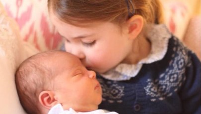 Syn księżnej Kate w objęciach siostry. Wyjątkowe zdjęcia trafiły do sieci