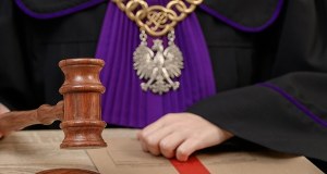 Syn posłanki PiS skazany za pobicie kobiety. Sąd wydał prawomocny wyrok