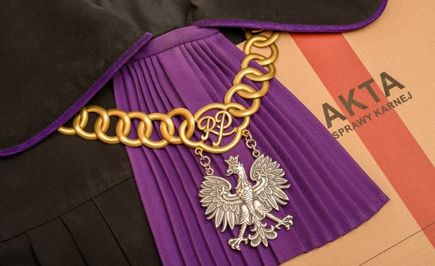 ​Syn znanego polityka oskarżony. Zarzut trzykrotnego zgwałcenia