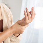nerwy Syndrom sobotniej nocy. Niewinny objaw może wymagać rehabilitacji