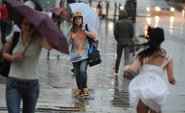 Synoptycy ostrzegają przed burzami [MAPY POGODOWE]