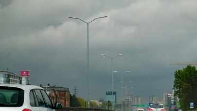Synoptycy ostrzegają przed burzami z gradem. Gdzie pada deszcz? Zobacz aktualne mapy!