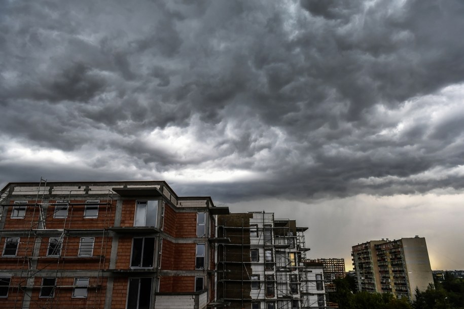 Synoptycy ostrzegają przed burzami z gradem /Wojtek Jargiło /PAP