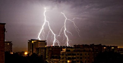 Synoptycy ostrzegają przed burzami /AFP
