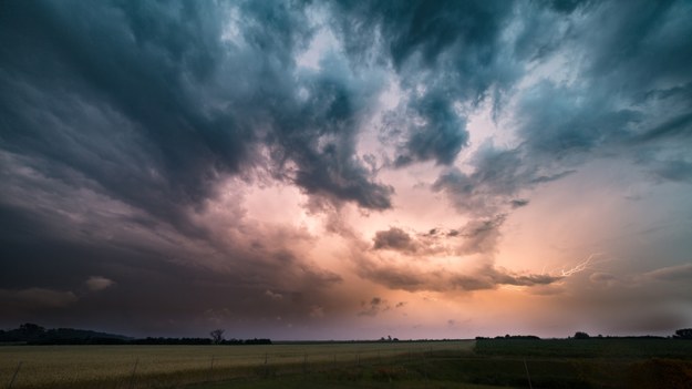 Synoptycy ostrzegają przed burzami /Łukasz Ogrodowczyk /PAP