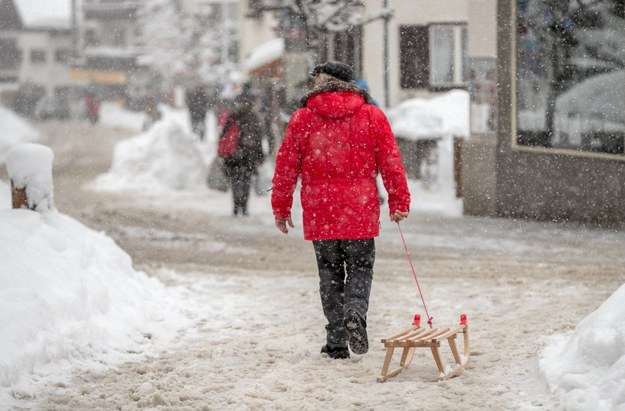 Synoptycy ostrzegają przed intensywnymi opadami śniegu, zwłaszcza na południu kraju /Lisi Niesner  /PAP/EPA